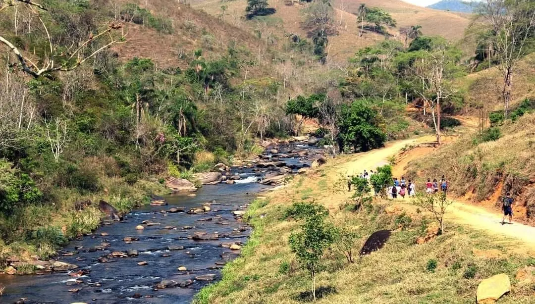 Alunos do curso de turismo da UFJF fazem visita técnica em Conceição do Formoso nesta quinta-feira